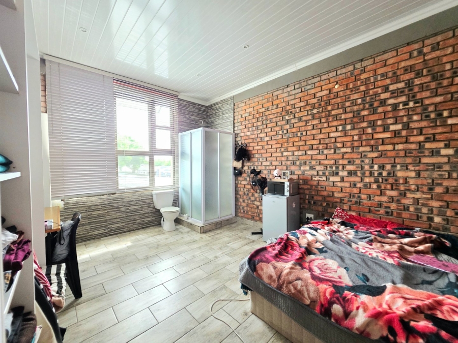 6 Bedroom Property for Sale in Brandwag Free State